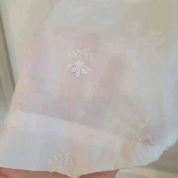 Gap Women's White Cotton Poplin w Tiny White Floral Embroidery Peasant Top - Picture 4 of 10